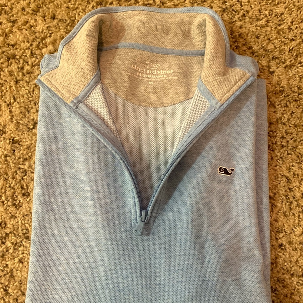 Men’s Vineyard Vines 1/4 zip.